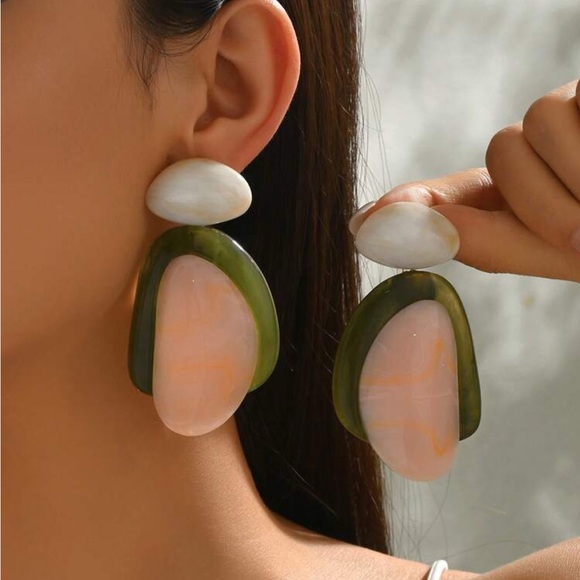 Jewelry - Green and White Resin Drop Earrings - Women Jewelry